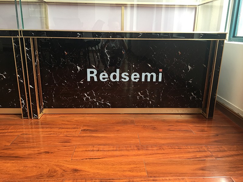 Redsemi玻璃精品展示柜—鸿钛展示